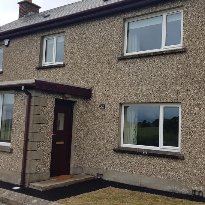 Mcconaghys Glenside Farmhouse Whitepark Bay บาลลินทอย ภายนอก รูปภาพ